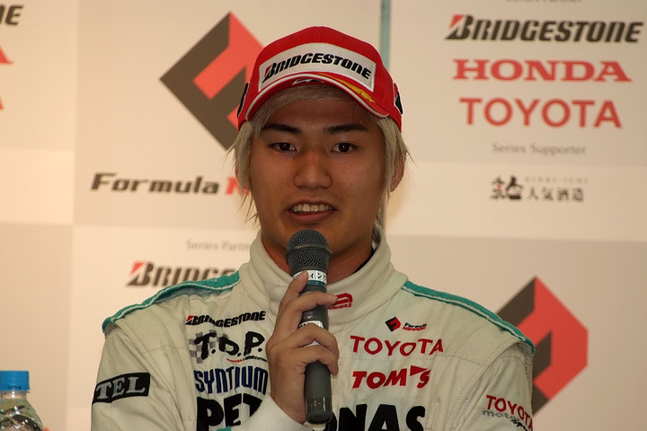 決勝記者会見にて: 2位は大健闘の大島和也（トムス）