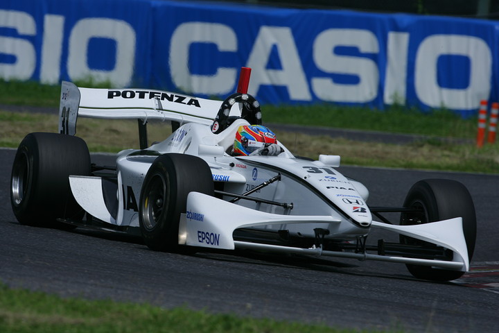 日曜朝のフリー走行2回目で2番手タイムはポールシッター、ロイック・デュバル（ナカジマ）