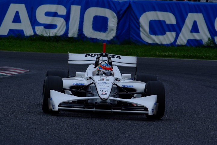 ポールポジションは、ロイック・デュバル（ナカジマ）で2戦連続