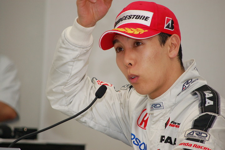予選記者会見: 2位の小暮卓史（ナカジマ）