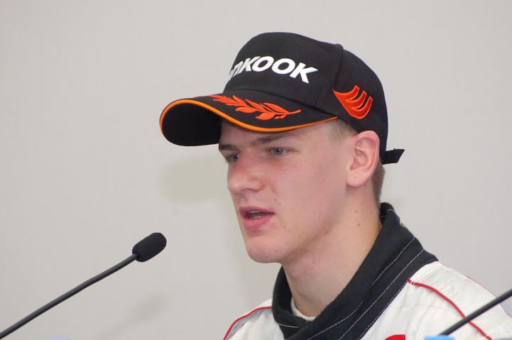 決勝記者会見: Nクラス3位のアレキサンドラ・インペラトーリ（ARCHIVEMENT）