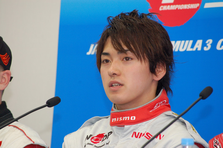 決勝記者会見: Nクラス2位の千代勝正（NOVA）