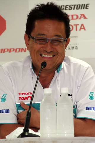 決勝記者会見: 優勝監督の館信秀氏（トムス）