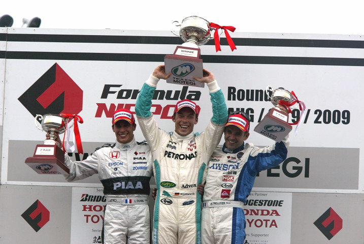 外国人ドライバーで占められた暫定表彰式