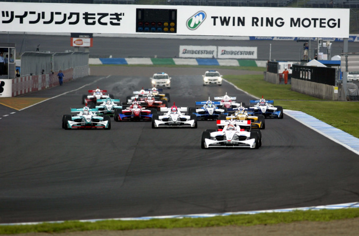 52周の決勝レースがスタートした