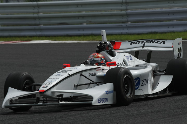 ポールシッター小暮卓史（ナカジマ）は、日曜朝のフリー走行6位