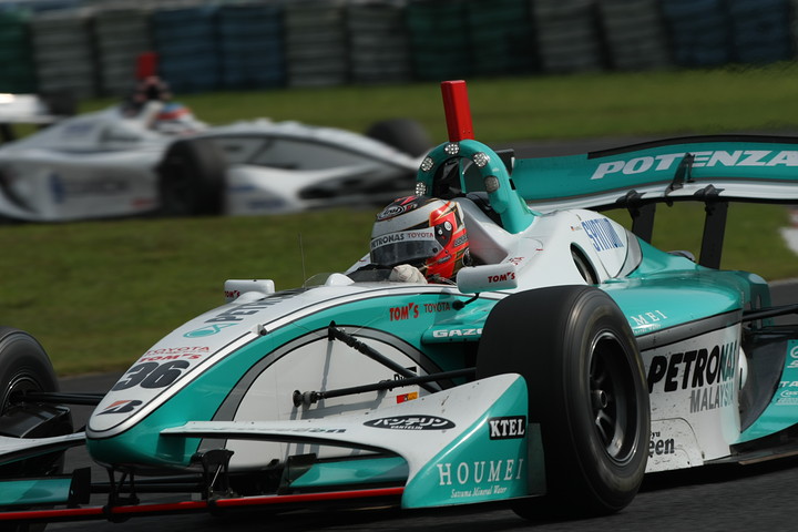 決勝で2位に入ったのはアンドレ・ロッテラー（トムス）