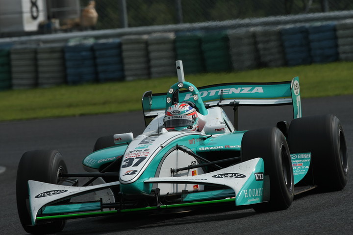 最後尾スタートながら一時はレースをリードした大嶋和也（トムス）だが実は2ピット作戦だった