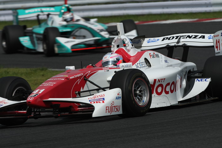 スタートでトップに立ちレースをリードした伊沢拓也（ダンデライアン）だったがピットイン時のトラブルで後退