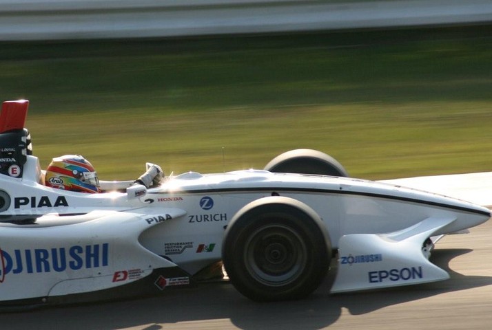 ポールポジションのロイック・デュバル（ナカジマ）