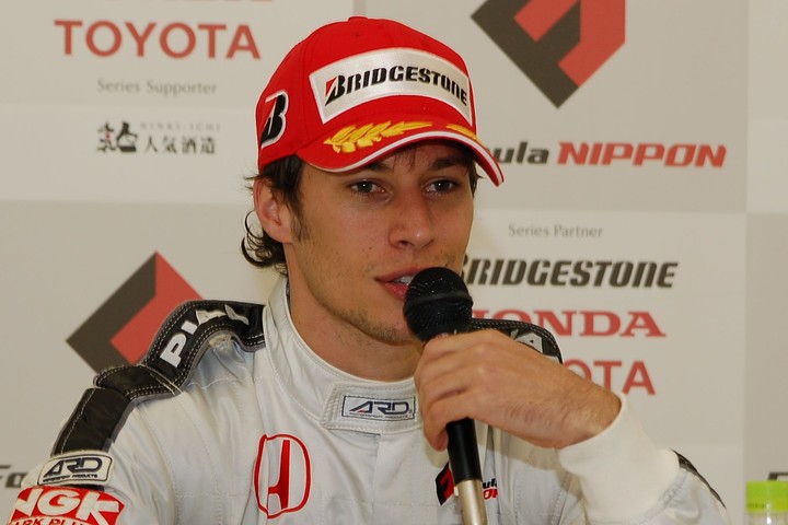 決勝記者会見: 優勝のロイック・デュバル（ナカジマ）