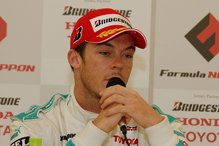 決勝記者会見: 2位のアンドレ・ロッテラー（トムス）