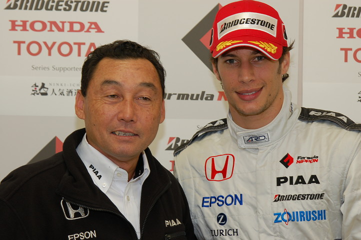 チームチャンピオン記者会見: 優勝チーム監督とドライバー