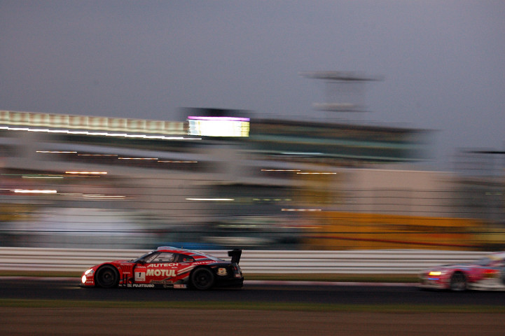 決勝日の夜間走行を想定したフリー走行が予選終了後の夕刻に行われた（その2）