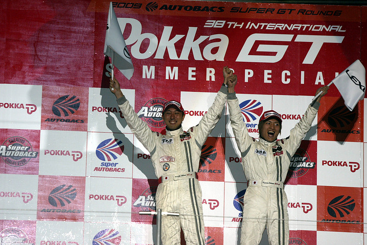 暫定表彰式: GT500クラスのウイナー