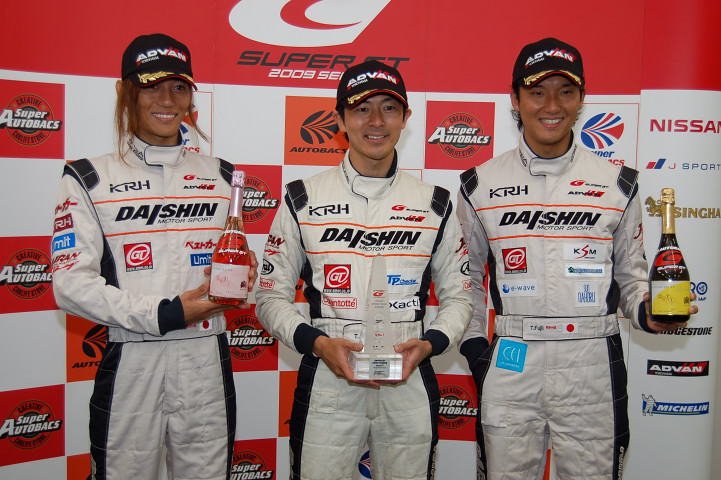 ポールシッターの失格によりポールポジションを獲得したダイシンアドバンFerrari（青木孝行／藤井誠暢／青山光司組）