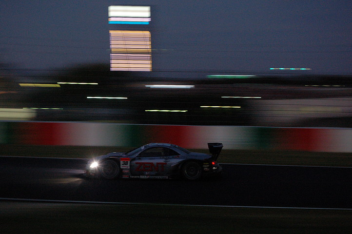 3位はZENT CERUMO SC430（立川祐路／リチャード・ライアン）