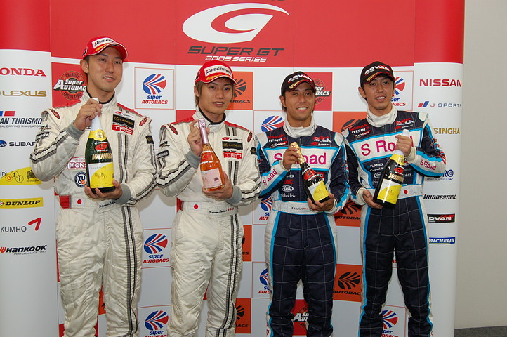 決勝記者会見: 各クラス優勝のドライバーたち