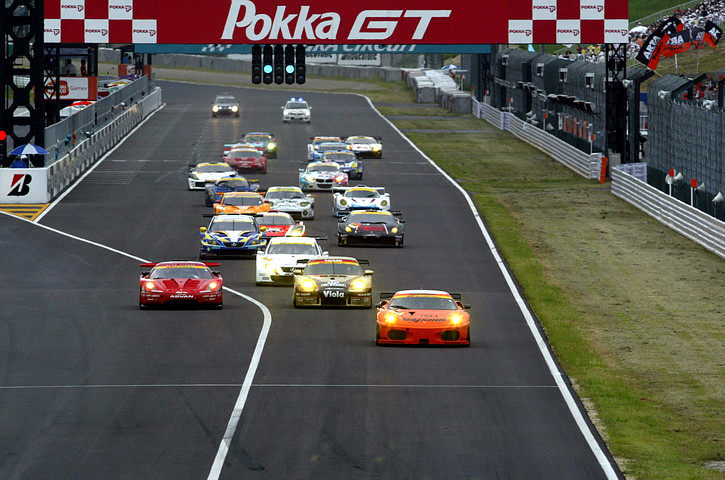 GT300クラスのスタートシーン