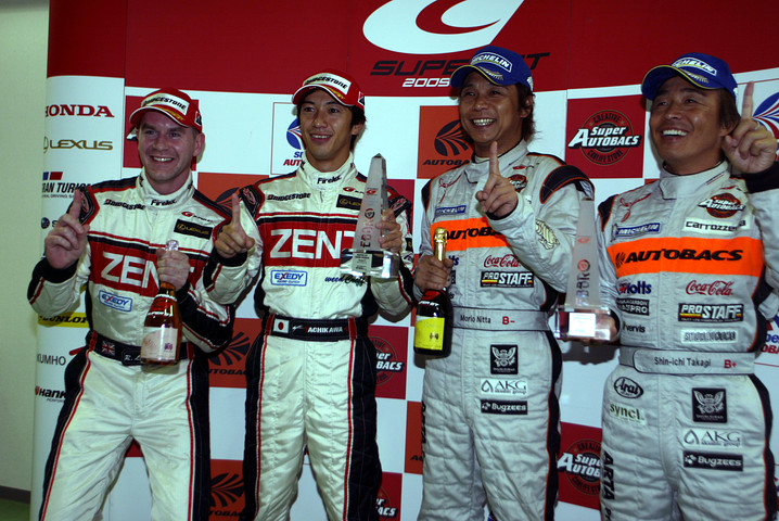 予選記者会見: 両クラスのポールシッターたち