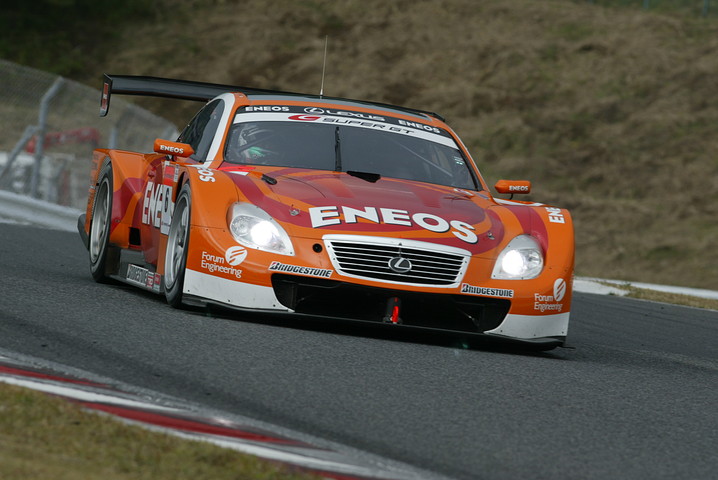 公式予選1回目暫定ポールはENEOS SC430（伊藤大輔／ビヨン・ビルドハイム組）