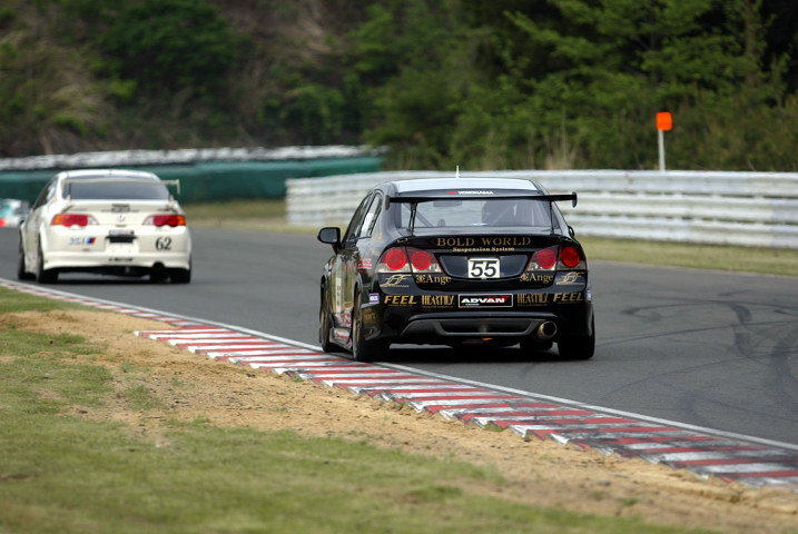 ST4クラス優勝は、BOLD WORLD Absolute DIXCEL CIVIC（谷川達也／松井孝充／河村直樹組）