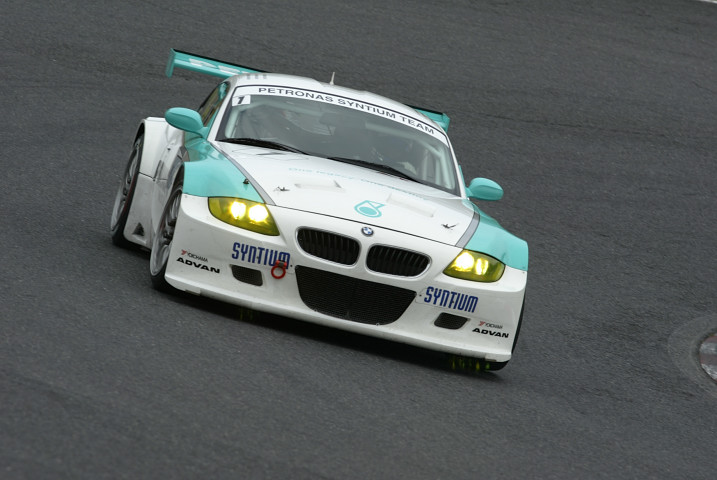 ST1クラスポールポジションは、PETRONAS SYNTIUM BMW Z4M COUPE（谷口信輝／柳田真孝／ファリーク・ハイルマン組）