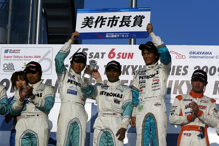 暫定表彰式: ST1クラスウイナー（谷口信輝／柳田真孝／ファリーク・ハイルマン組）