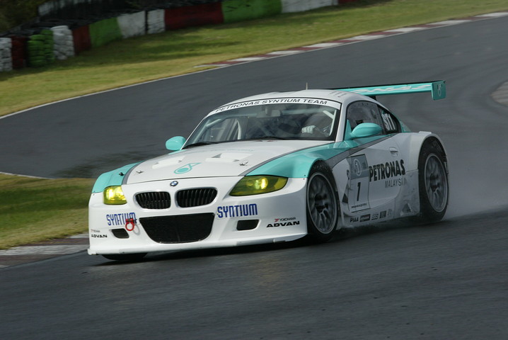 ST1クラスポールポジションは、PETRONAS SYNTIUM BMW Z4M COUPE（谷口信輝／柳田真孝／ファリーク・ハイルマン組）