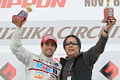第2レース決勝: 暫定表彰式 #1 fn_r07_r2_podium1