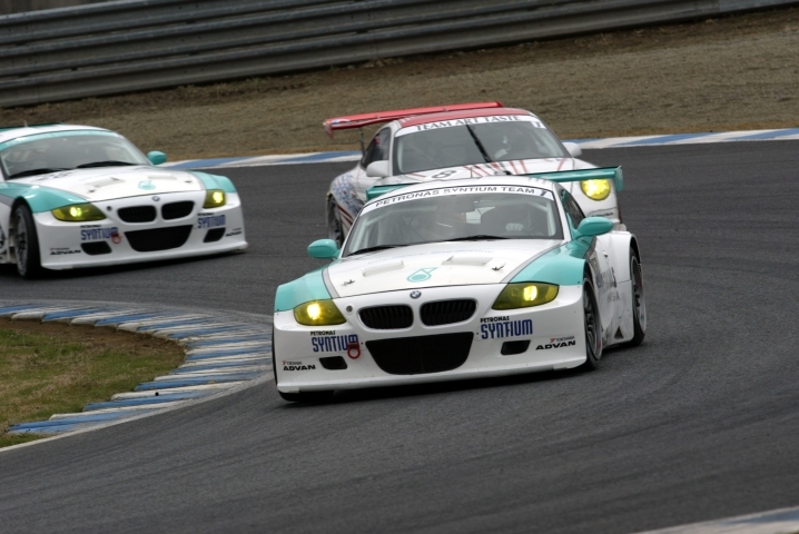 序盤早くもトップに立ったBMW Z4M