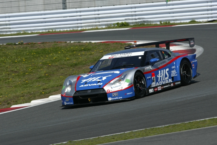 トラブルからコース上にストップした24号車。決勝への影響が懸念される