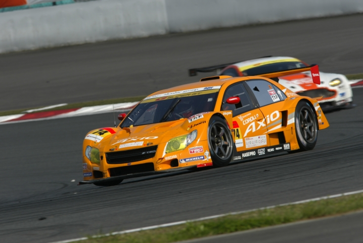 GT300の接戦を制したのは国本＆井口の若手コンビだ