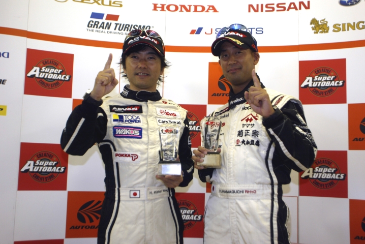 GT300クラスポールは加藤/濱口組