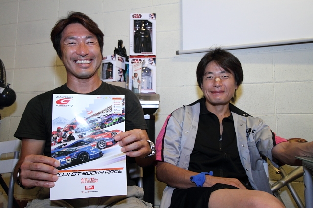 急遽駆けつけてくれた関西在住のドライバー、田中哲也選手と和田久選手