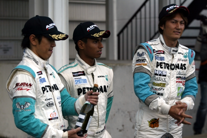 開幕6連勝とシリーズタイトルをものにした、谷口、シャーロム、柳田組