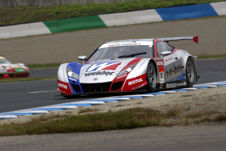 #1ウィダーHSVは終盤小暮の猛追も実らず、2位に終わったものの、シリーズタイトルを獲得した