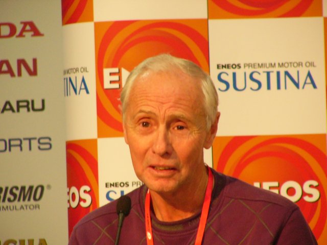 80年代に全日本F2やGC、全日本F3000で大活躍したジェフ・リースが改修後の富士を初めて走行した