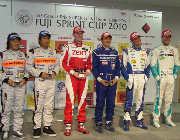 各クラスの第1レース、第2レースでポールポジションを獲得したドライバーたち