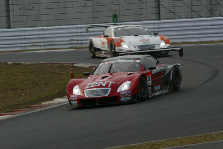 2位以下の激しいバトルを尻目に悠々とトップを快走したリチャード・ライアン。38号車にとって今季初の勝利となった