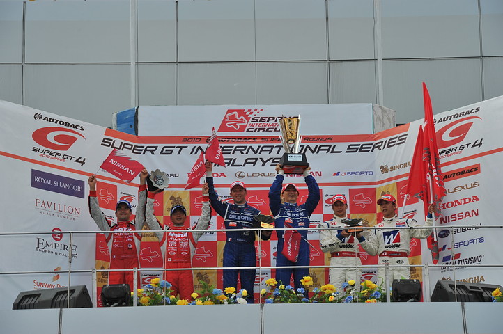 GT500クラスの暫定表彰式