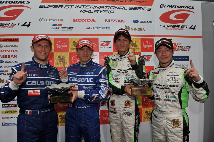 決勝記者会見にて、各クラス優勝のドライバーたち