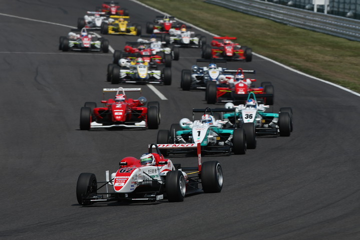 17周の決勝レースがスタートした