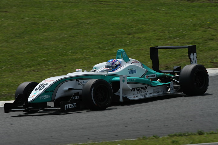 決勝３位は、ラファエル・スズキ（トムス）