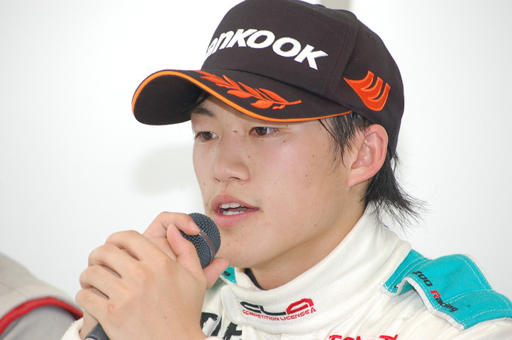 決勝記者会見: Cクラス優勝の国本雄資（トムス）