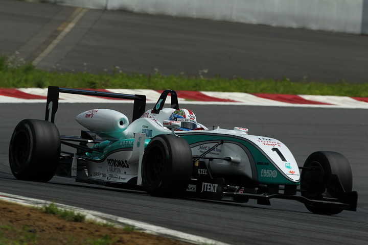 優勝は、国本雄資（トムス）で開幕から8連勝