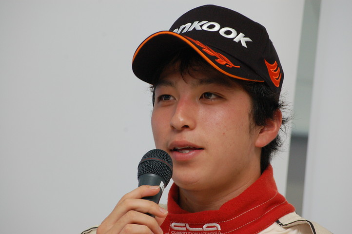 決勝記者会見: Nクラス優勝の蒲生尚弥（トムス）