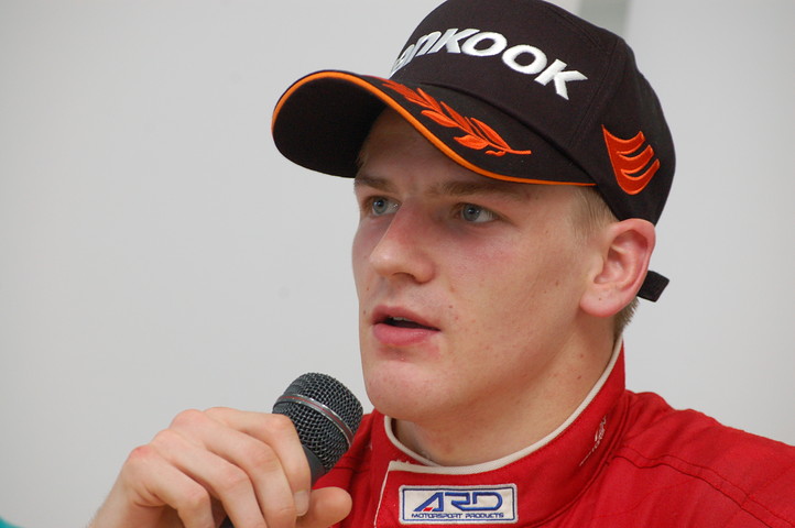 決勝記者会見: 決勝3位のアレキサンドラ・インペラトーリ（戸田）