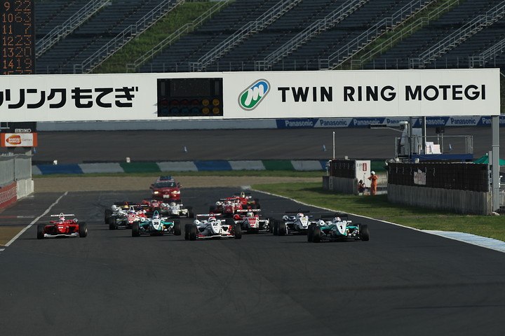 14周の決勝レースがスタートした