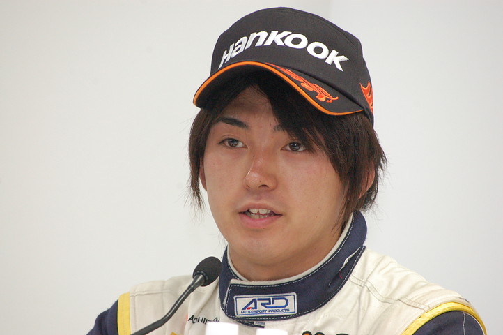 決勝記者会見: Nクラス3位の千代勝正（ノバ）